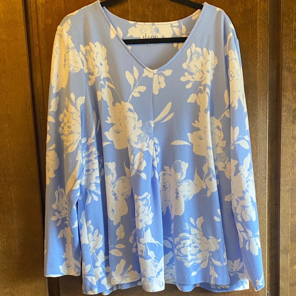 Denim&Co Blue and White Floral Blouse